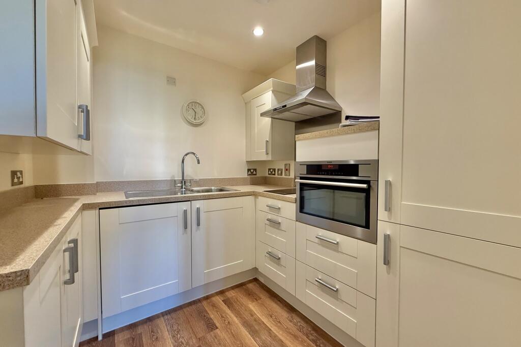 31 Garnier Drive, Bishopstoke Park Retirement Village photo 2