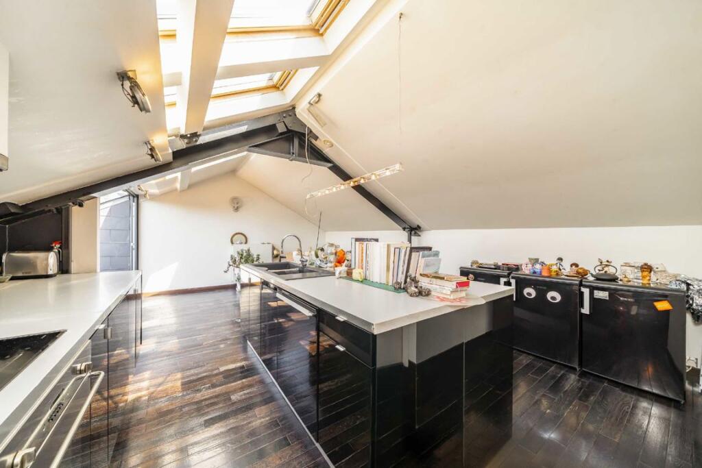 House in London, Blenheim Gardens Estate, Brixton - View 2