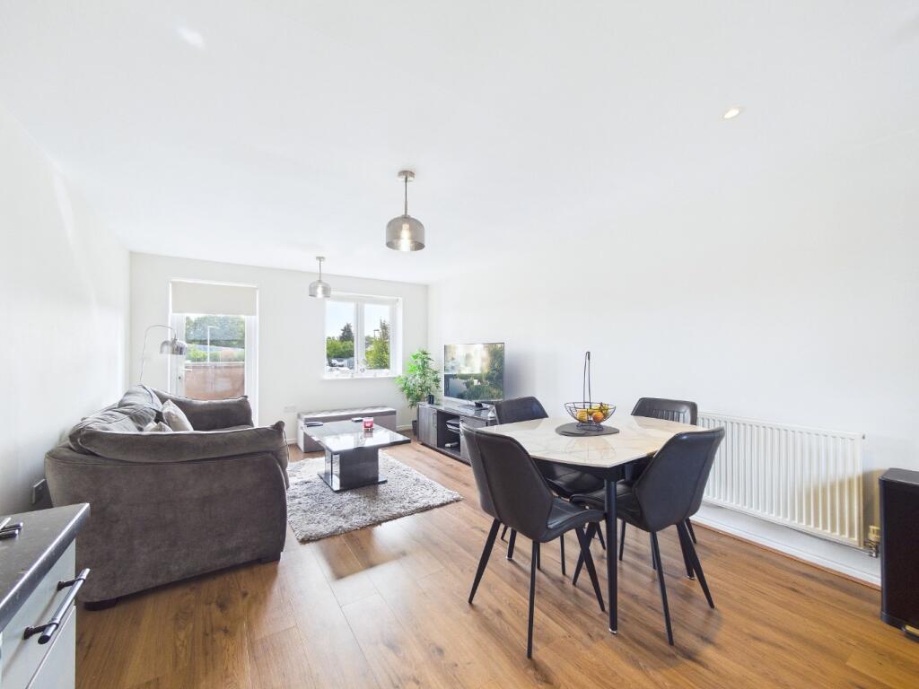 Apartment in Thurrock, Essex - View 3