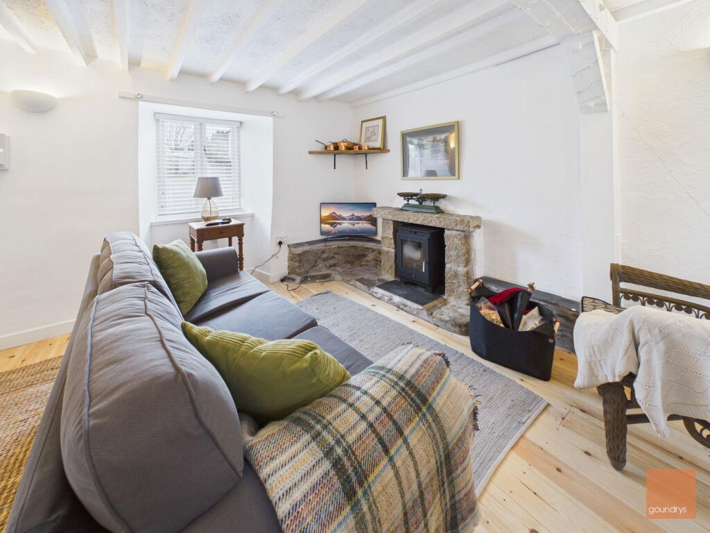 Churchtown, Illogan- Charming character cottage with generous garden photo 4