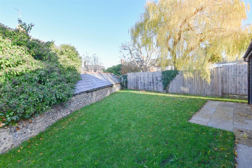Park Avenue, Newmarket photo 3