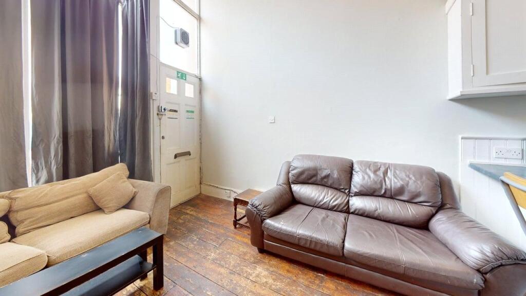 7 bedroom maisonette for rent