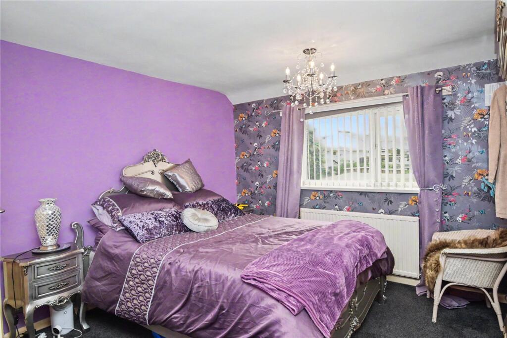 House in Wakefield, Snow Hill, Alverthorpe - More