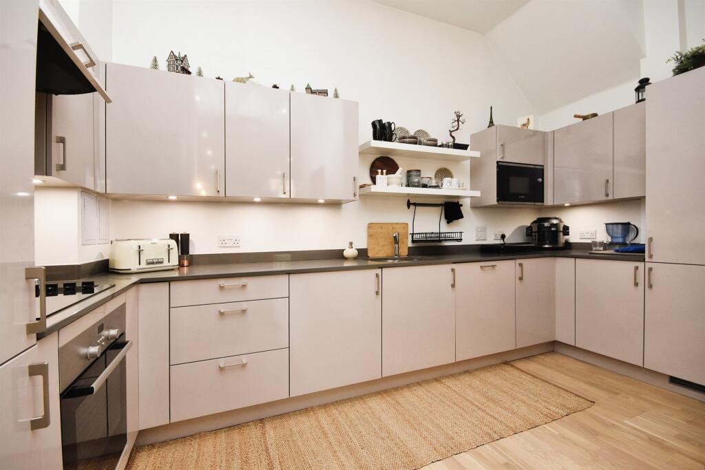Apartment in Chelmsford - View 4
