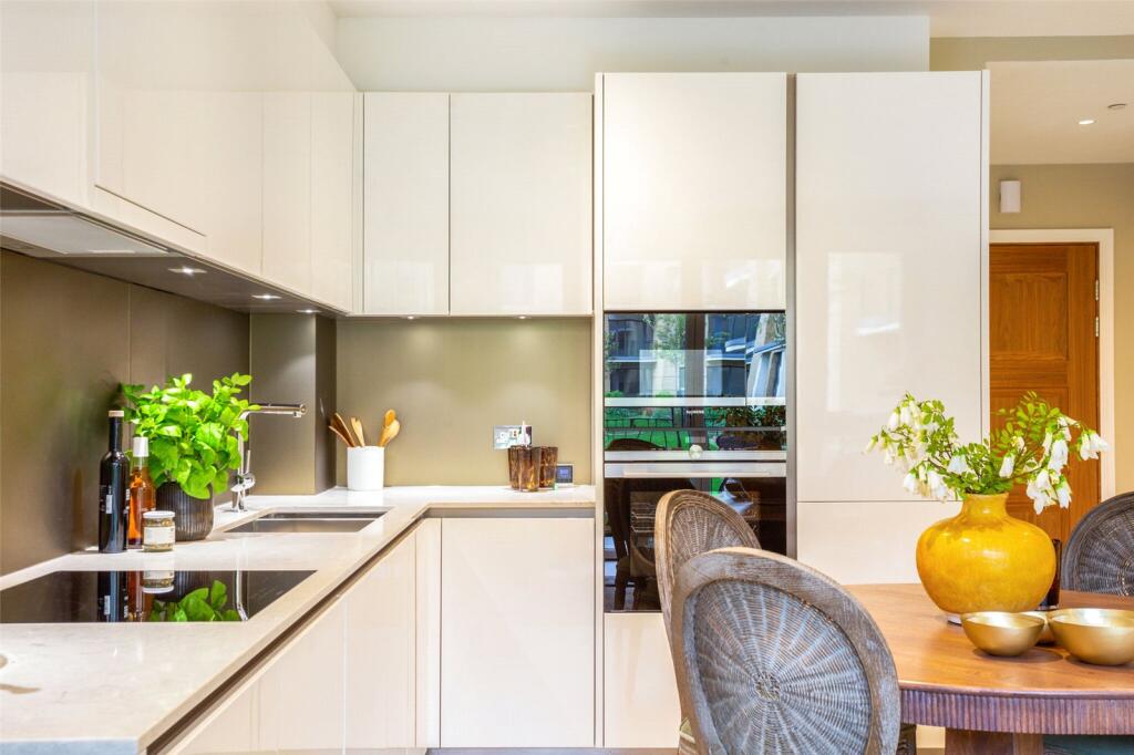 Apartment in London - View 5