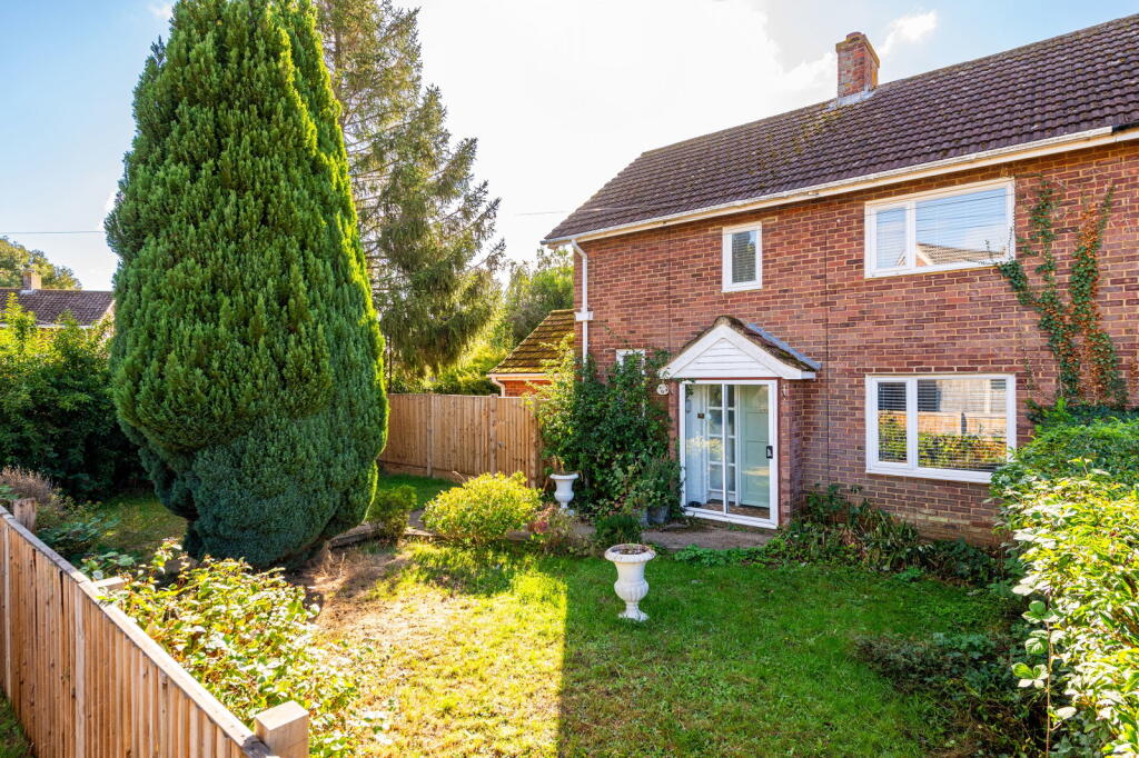 Main image of property: Porters Walk,Langley,Maidstone,ME17 3JU
