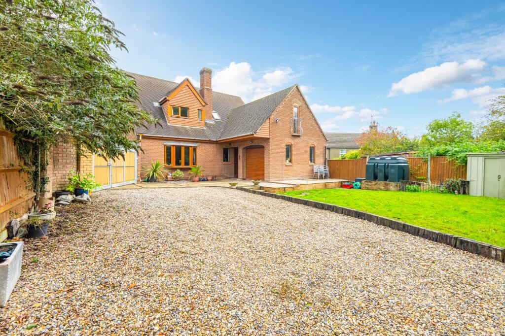 5-bed detached on Yarmouth Road, Ormesby, £400,000