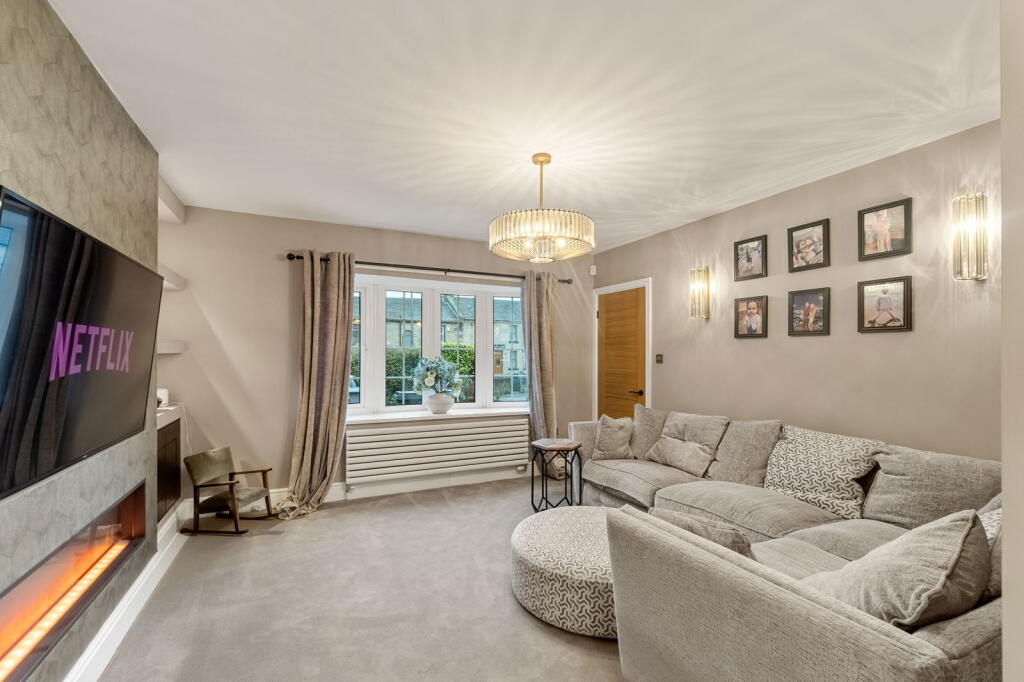 House in Calderdale, Top Shelf - View 3
