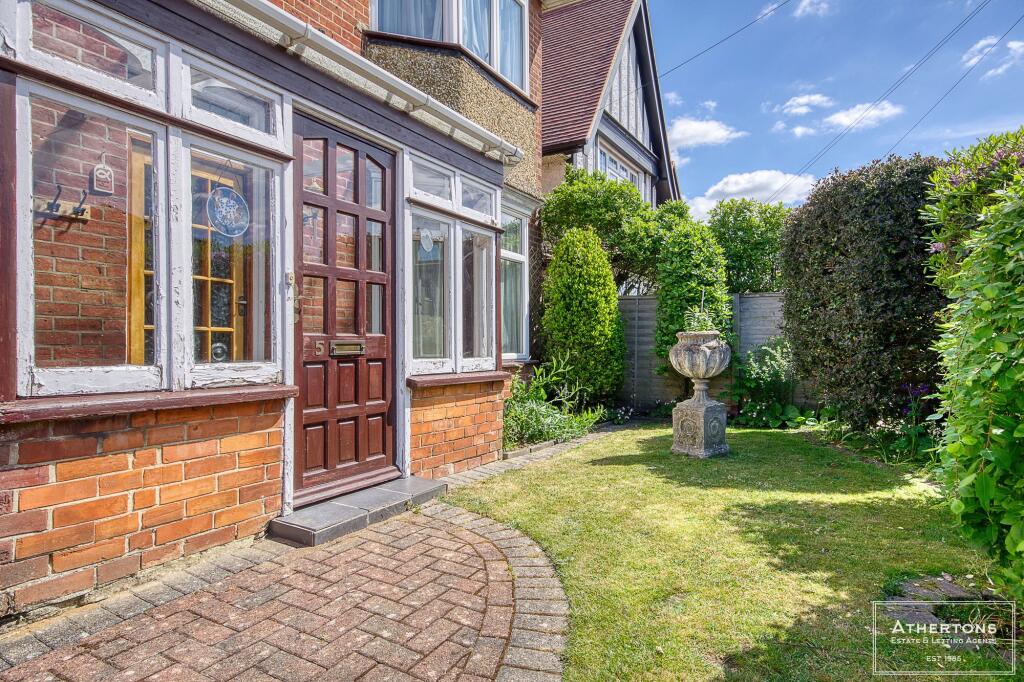 House in Bournemouth, Queens Park - More