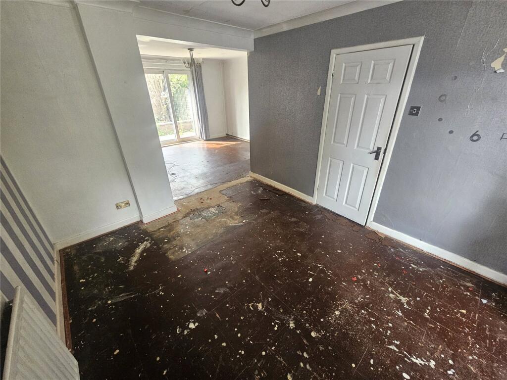 House in Wolverhampton, West Midlands - More