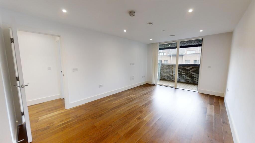 Main image of property: 121 Upper Richmond Road, London, Putney, SW15 2DU