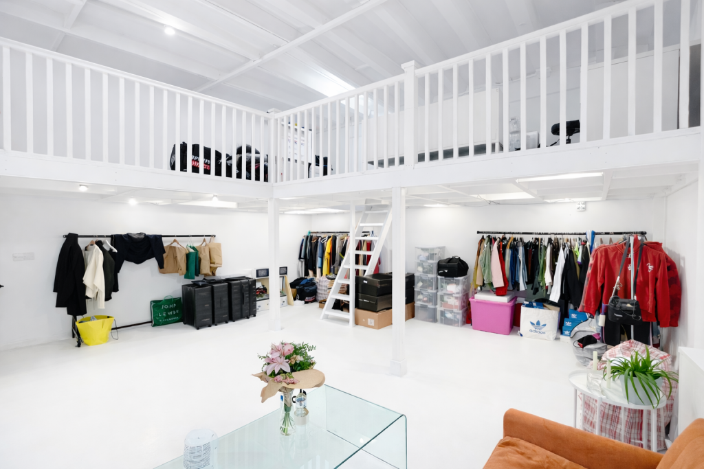 Large Mezzanine level