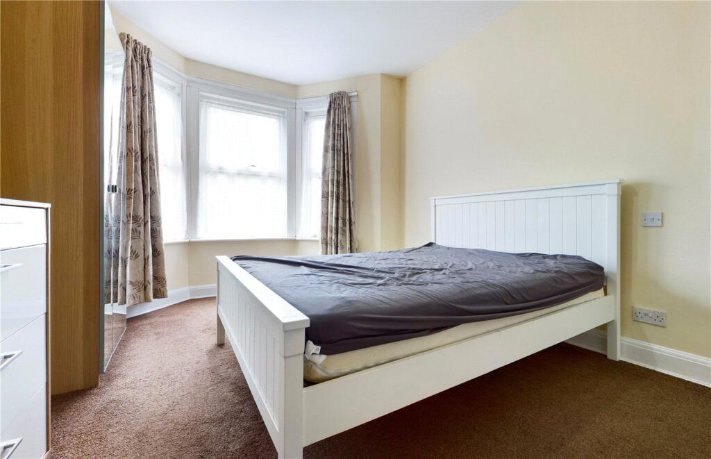 Apartment in Reading - View 4