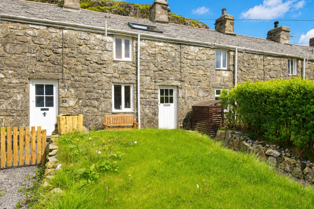 Main image of property: Uwchlaw Ffynnon, Bethania, Blaenau Ffestiniog