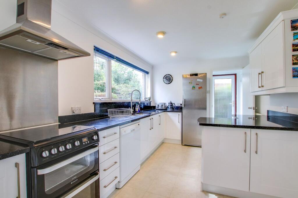 Durrant Way, Sway, Lymington, SO41 photo 4