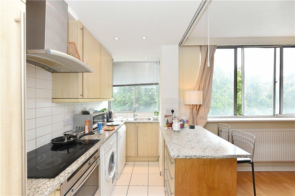 1-bed flat on Quadrangle Tower, Cambridge Square, £650,000