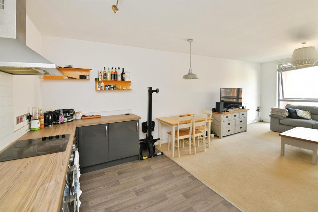Apartment in Plymouth - View 5