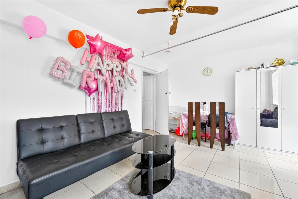 Apartment in London - View 5