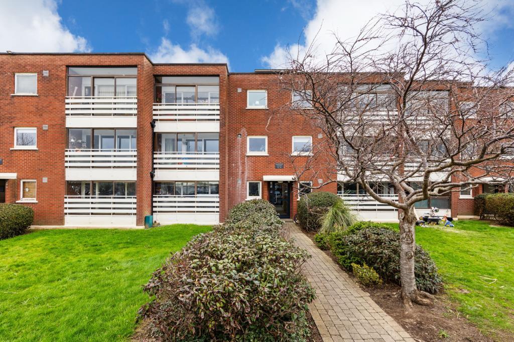 Main image of property: 23 Mariners Court, Sutton, Dublin 13, D05 XF65