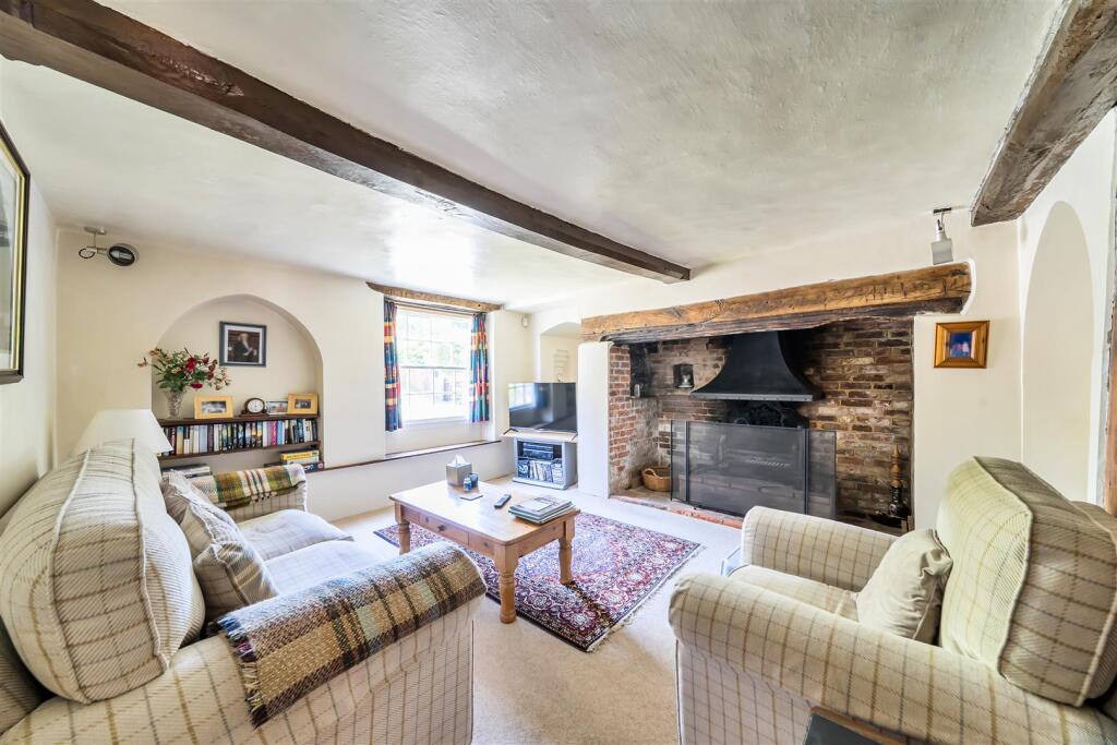 House in Okeford Fitzpaine - More
