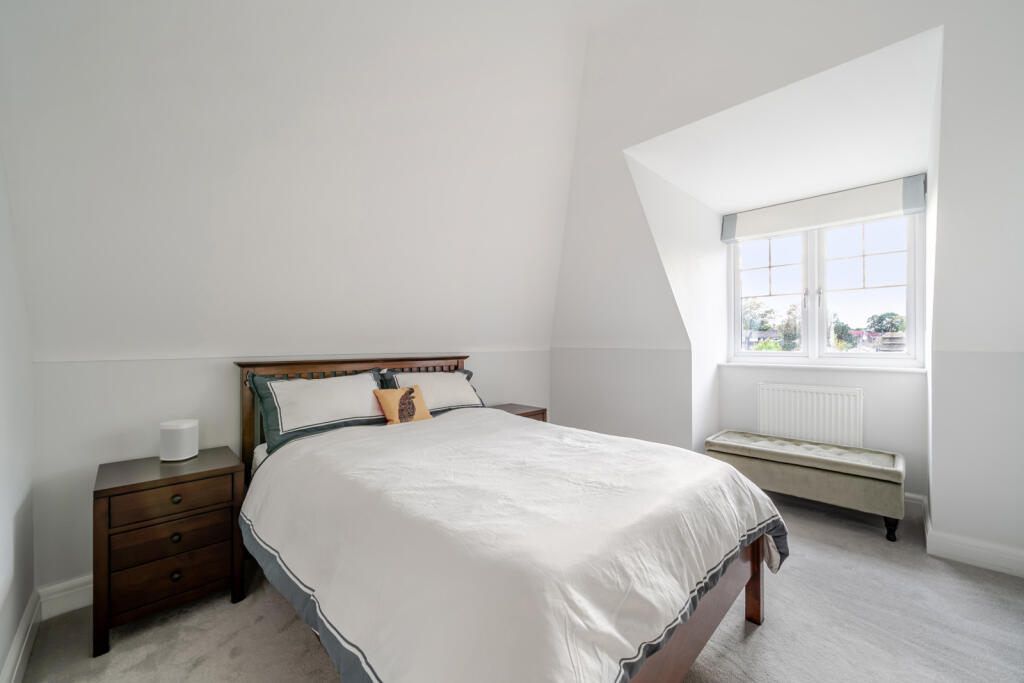 Apartment in Weybridge - More