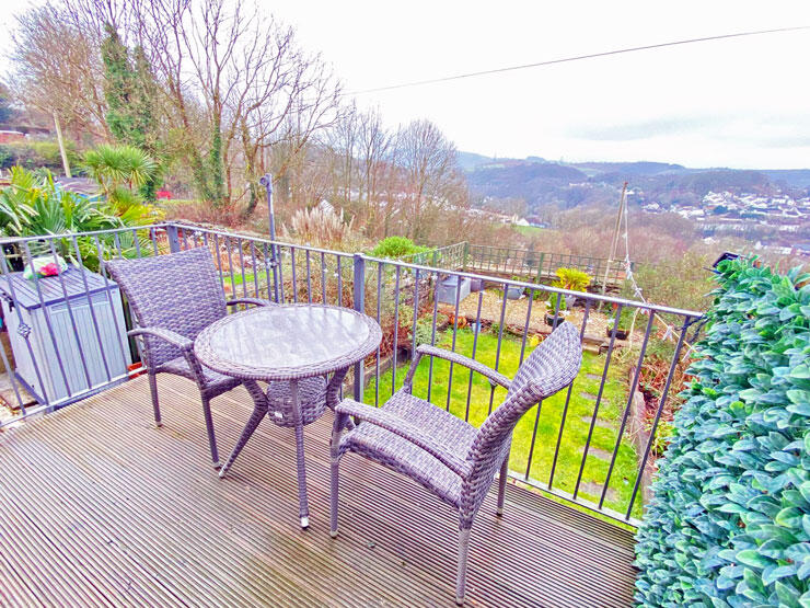 House in Cardiff, Treharris - View 2