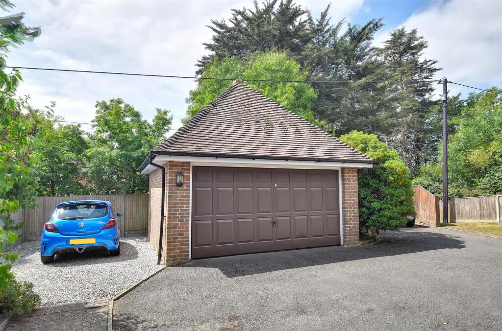 House in Tonbridge - More