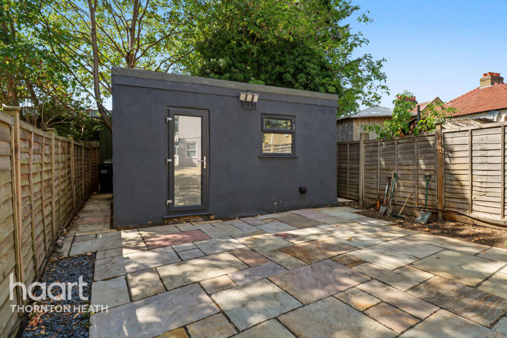 House in London, Thornton Heath - More