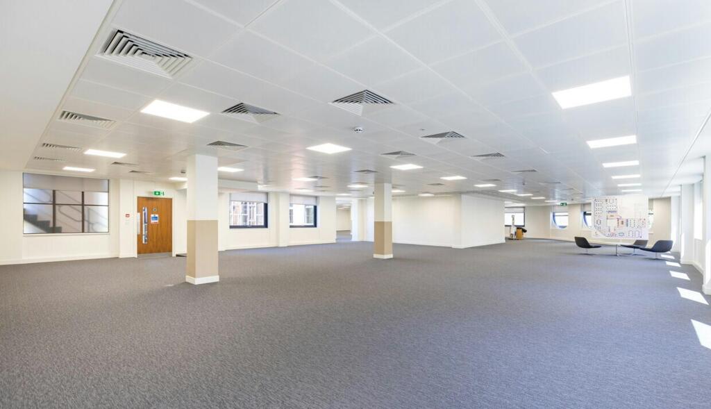 Goldvale House Woking Office 14.jpg