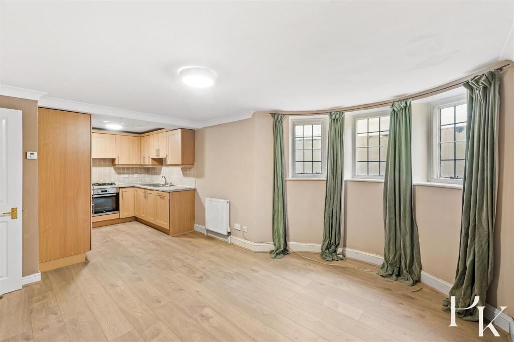 Apartment in Hove, Brighton and Hove - View 2