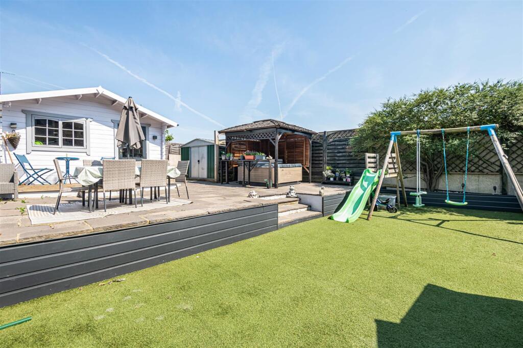 House in Enfield - View 3