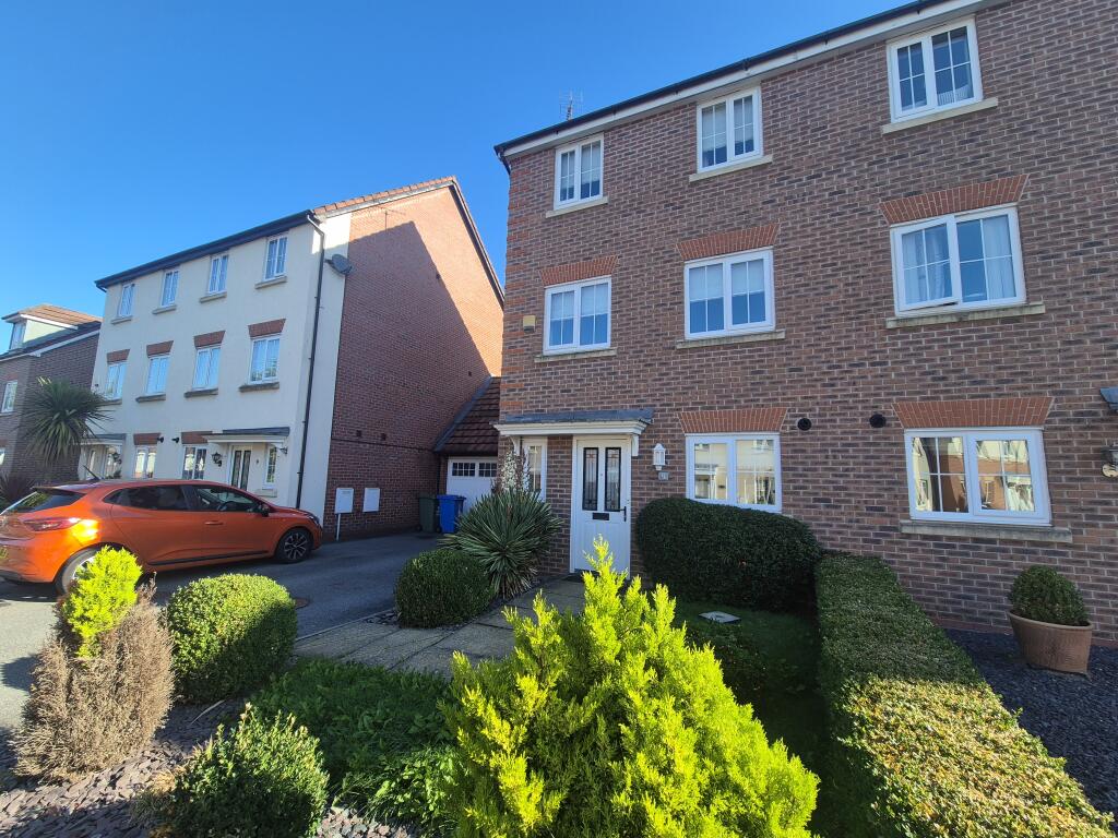 Main image of property: 11 Hardwick Drive, Gwersyllt, Wrexham, Wrexham LL11 4FE