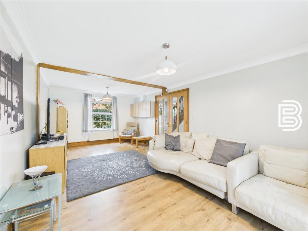 House in Rugby, Warwickshire - View 4