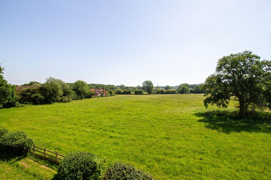 Redfields Lane, Church Crookham, GU52 photo 4
