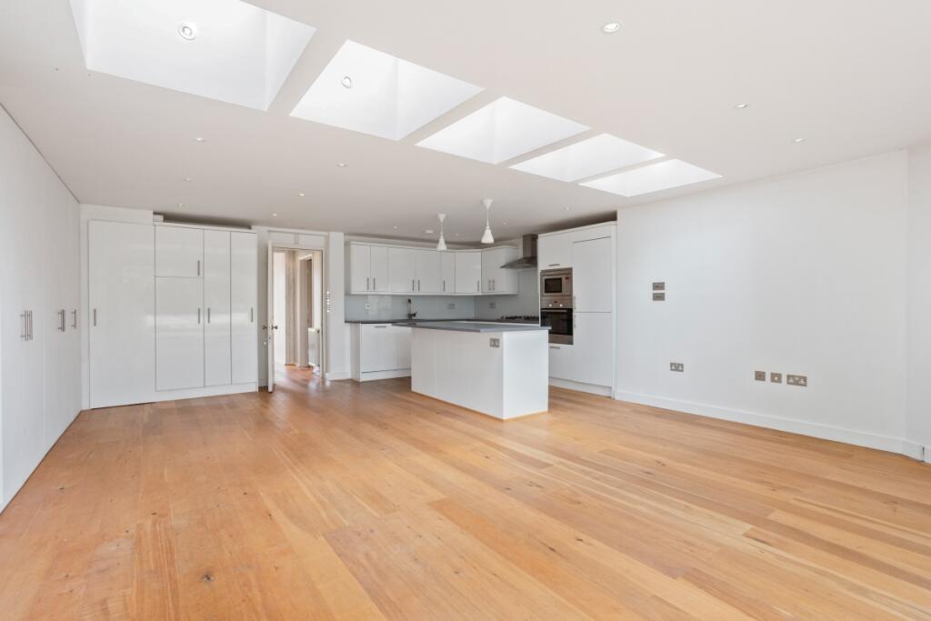House in Slough - View 5