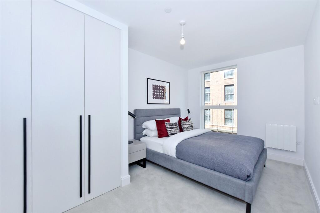 Apartment in Slough - View 5