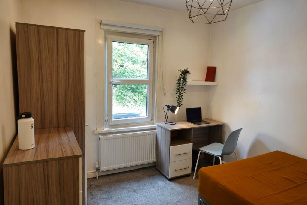 House in Croydon - More
