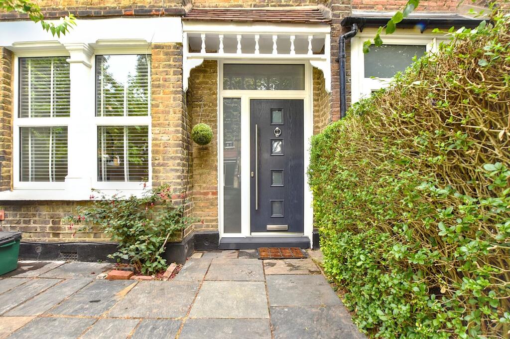 House in London, The Apostles, Raynes Park - View 2