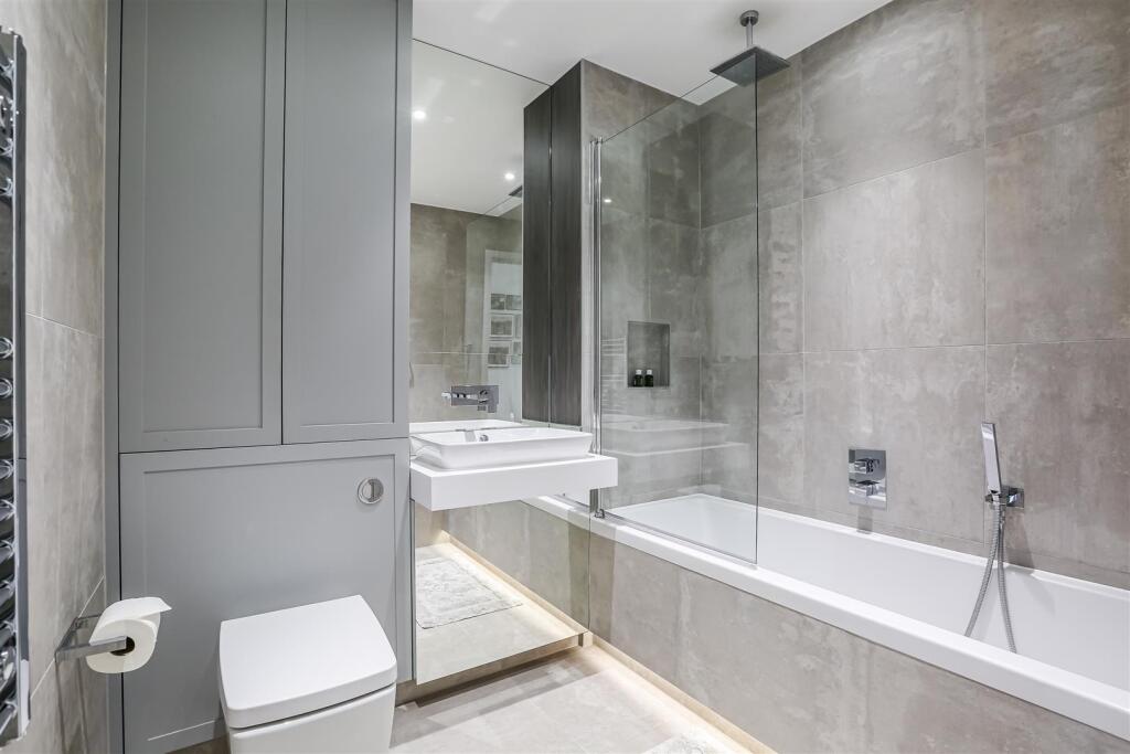 Upper Richmond Road, London – pohled 6