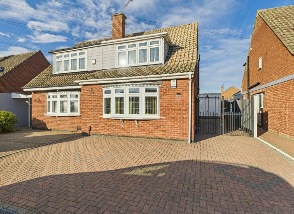 Main image of property: Goldsmiths Avenue, Corringham, SS17