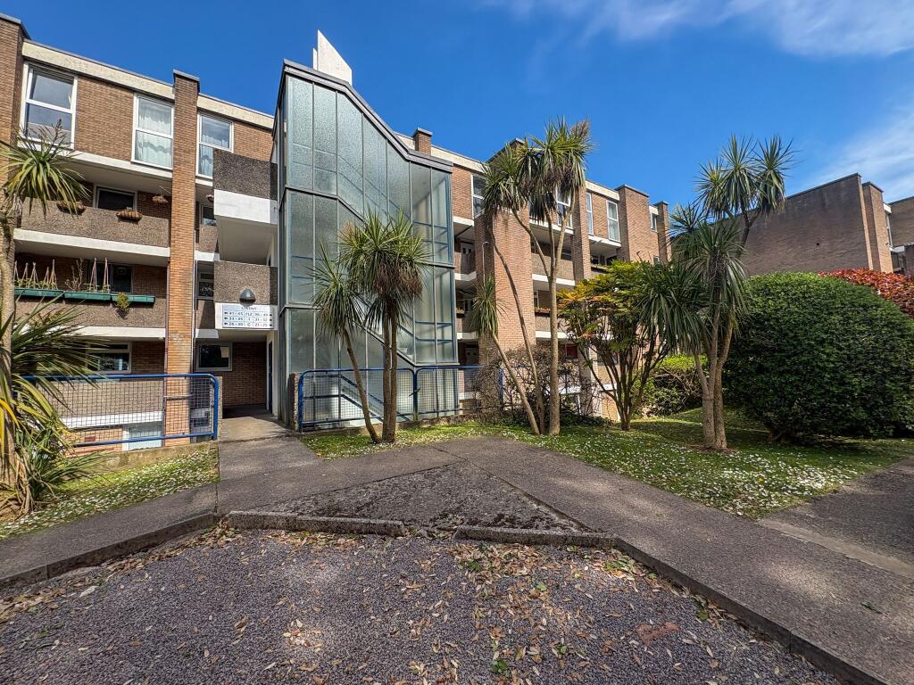 Main image of property: Gwent, Northcliffe, Penarth