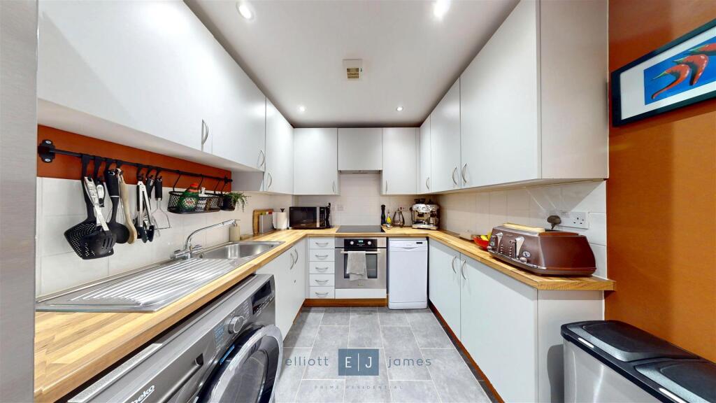 Apartment in Epping Forest, Buckhurst Hill - View 2
