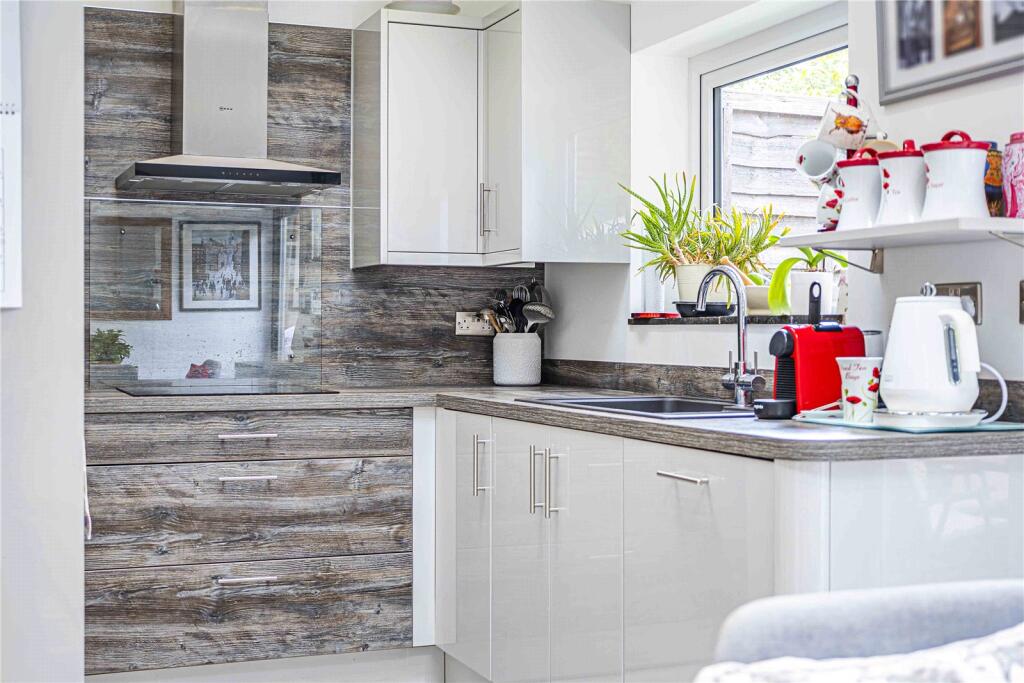 House in Hemel Hempstead - More