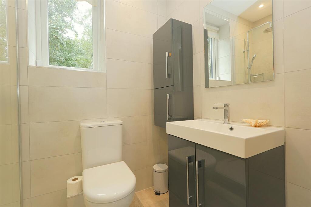 House in Leeds, Bagley, Rodley - More