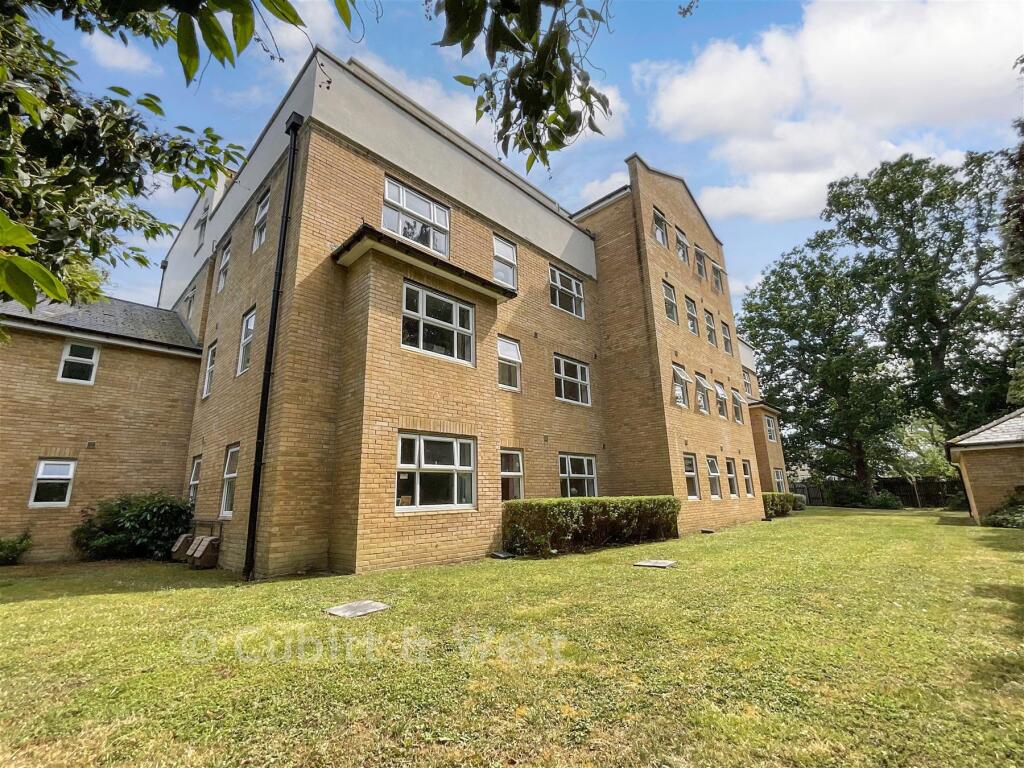 Apartment in Horsham, North Horsham - View 2
