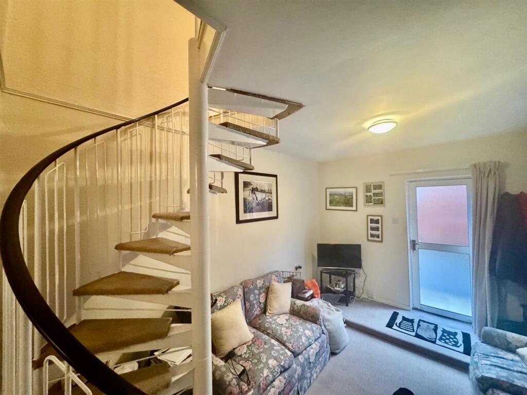 Apartment in Scarborough, South Cliff - View 2