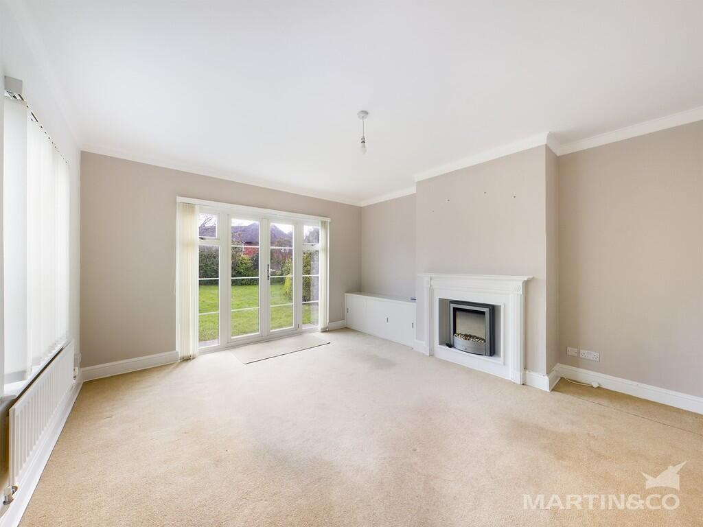 Bowling Green Close, Aldwick Bay Estate photo 2
