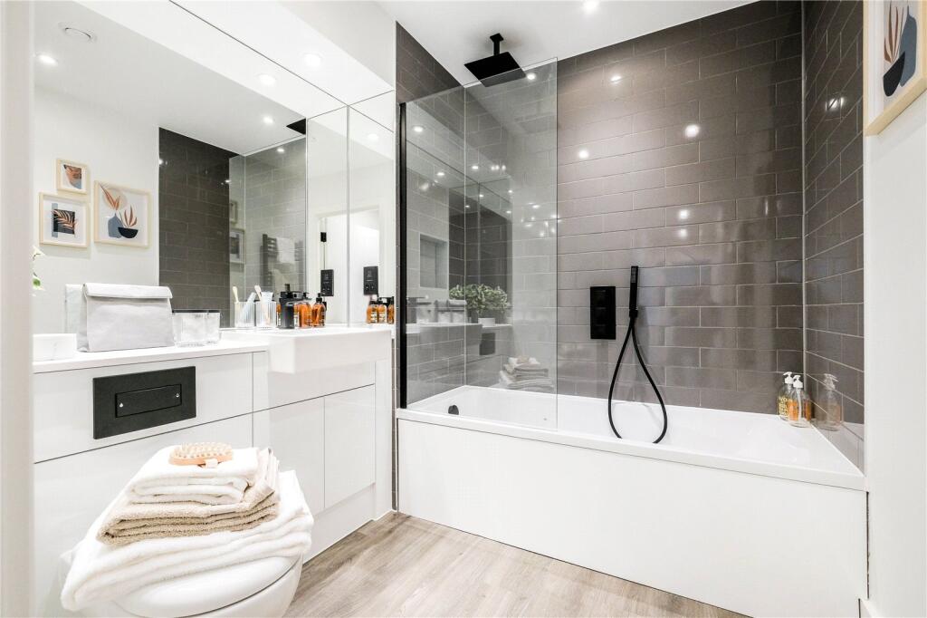 Apartment in Croydon - View 5