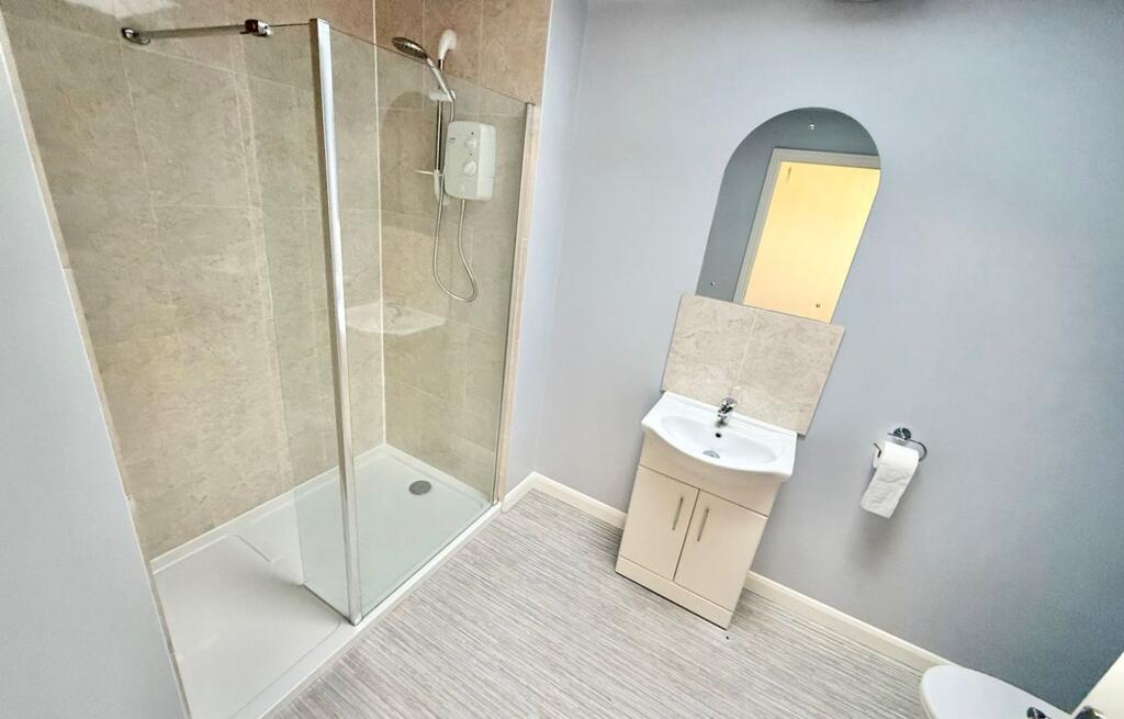 Apartment in Luton, High Town - View 5