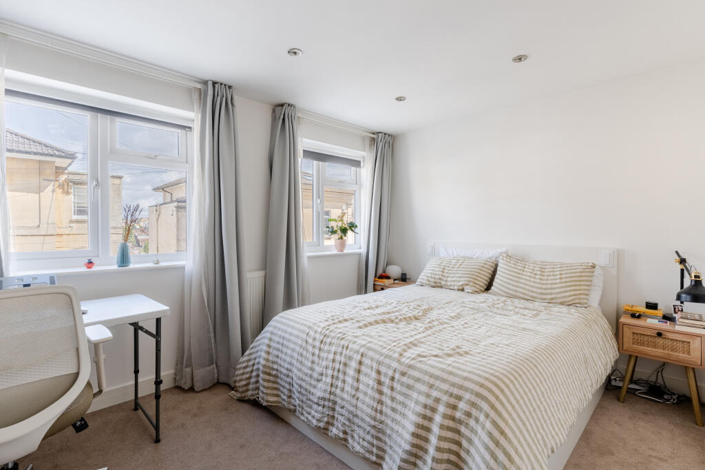 House in Bristol, Stokes Croft, Kingsdown - More